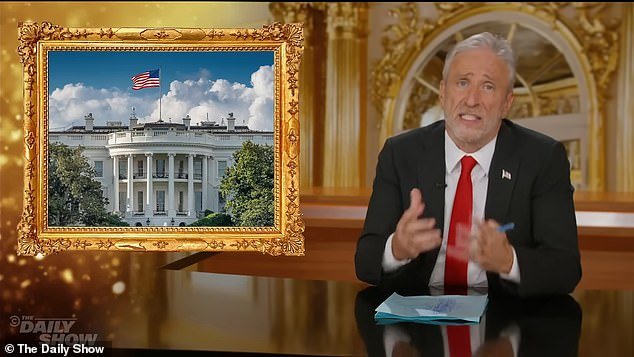 Jon Stewart lidera la defensa de Jimmy Kimmel, mientras que los anfitriones de la noche tardía se unen para burlarse de la “censura” de Trump.