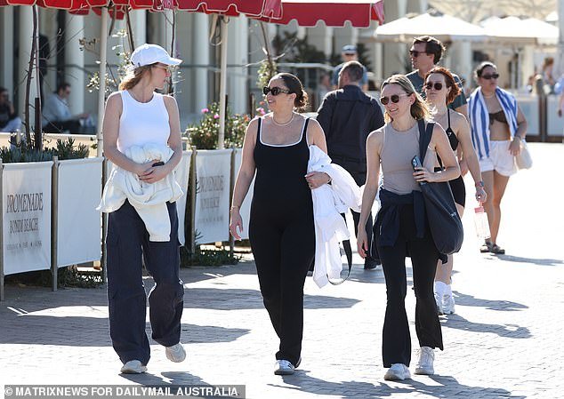 Los enormes australianos hitos tienen que reunirse a la edad de 40 años