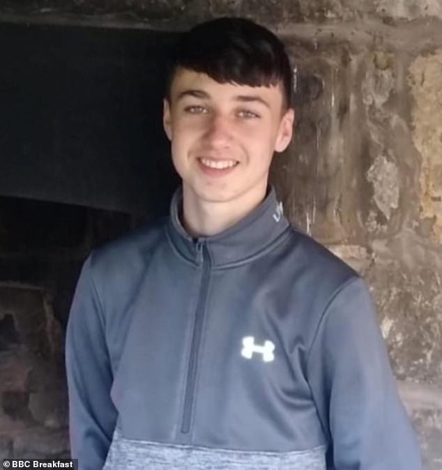 La madre de Jay Slater lucha contra la televisión en vivo cuando revela trolls en línea, la acusó de asesinar a su propio hijo