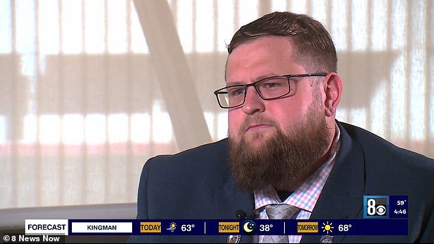 El juez le dice al hombre de Las Vegas violado por la madre cuando era niño que es un padre legal del hermano, lo cual se supone que es su hijo biológico.