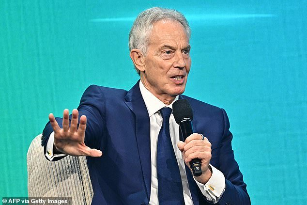 Tony Blair quiere liderar un gobierno preliminar de Gaza cuando la guerra termine entre Israel y Hamas.