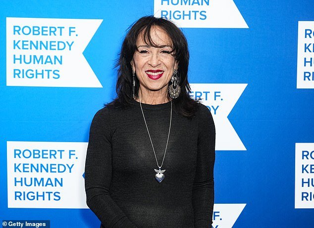 El presentador de radio mexicoamericano toca furia después de que los niños latinos se compararon con el helado con helado con Anne Frank