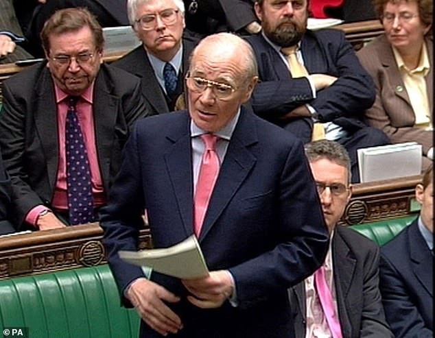 Stephen Daisley: Menzies Campbell era parte de una edad en la que los principios eran violentamente, pero con cortesía, gracia y humor