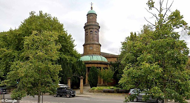 La policía examinó la violación de Oxfordshire Churchyard Gang, la buena buena samaritana pide informar “después de haber entrado para tratar de detener el ataque”