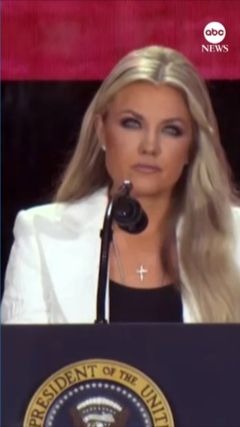 Reloj: Decenas de miles visitan el Memorial de Charlie Kirk