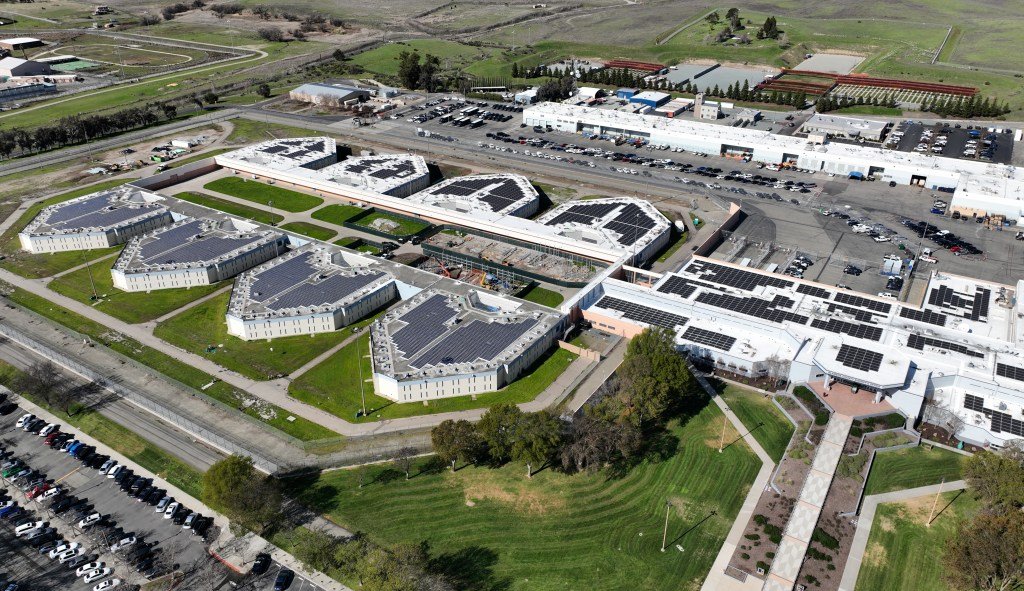 El hombre está de acuerdo con una sentencia de prisión de 8 años