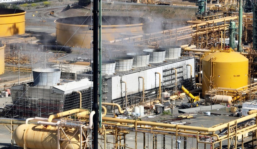 Como Gavin Newsom Jerry Brown 1.0 con flip-flop en aceite y gas canalizado