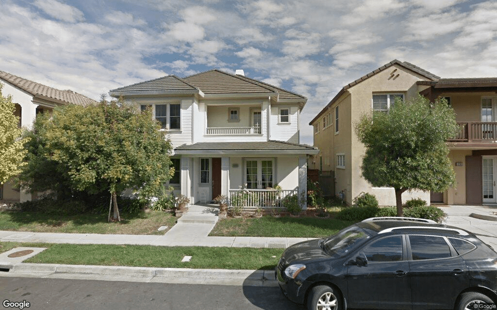 Dentro de la venta de una casa en el condado de Alameda $ 1,560,000