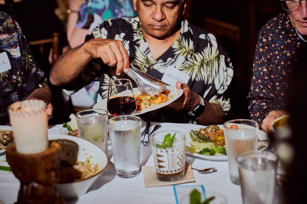El club de cena del área de la bahía crea comidas de 100 años con recetas antiguas