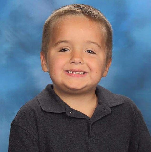 La ira de Papá como un extraño que apuñaló a su niño de seis años en su sueño es liberado de la prisión después de solo 10 años