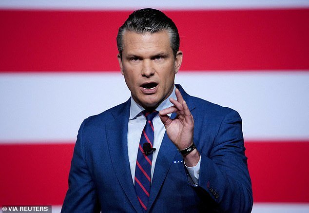 Pete Hegseth se hunde abrupto de la marina