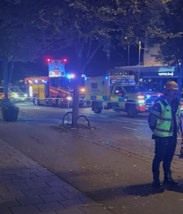 Seis jóvenes reciben un disparo en el ataque sueco del centro de la ciudad cuando la policía arrestó al niño de 14 años