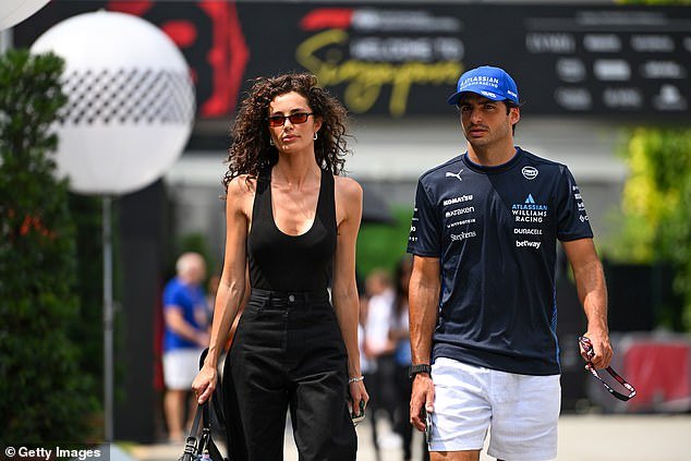 La estrella de la F1 acusa al deporte de centrarse demasiado en los WAG, después de que el impresionante resultado en el Gran Premio de Singapur fuera ignorado en la transmisión en vivo.