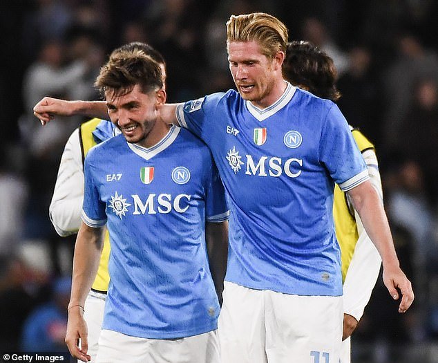 102907347-15183481-De_Bruyne_has_been_an_ever_present_for_Napoli_this_season_while_-m-27_17602014141.jpeg