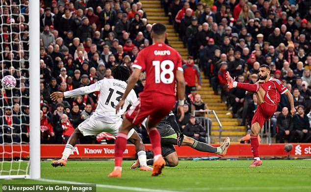 103148939-15209781-Mo_Salah_right_had_a_poor_game_in_Liverpool_s_defeat_by_Manchest-m-19_17609779524.jpeg