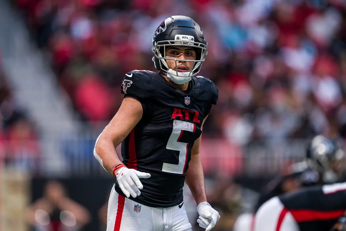 El WR de los Falcons, Drake London, sufre una lesión en la rodilla y, según se informa, se perderá al menos la Semana 12 por un esguince del ligamento cruzado anterior.