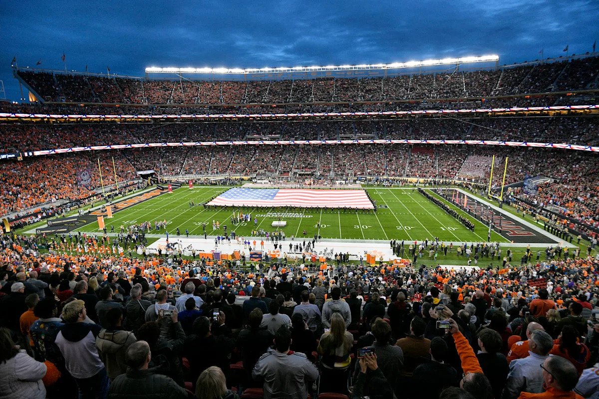 La Comisión de Atletismo Universitario emite el esperado “acuerdo de participación” para el suministro eléctrico a las escuelas conferenciantes