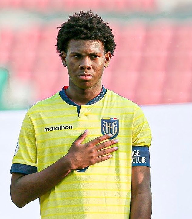 El Chelsea ficha a OTRO prodigio del antiguo club de Moisés Caicedo: el defensa de 16 años se incorporará en 2028