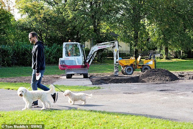 Los aldeanos que se quejaron de los partidos de fútbol “ruidosos” en un parque infantil recibirán £130.000