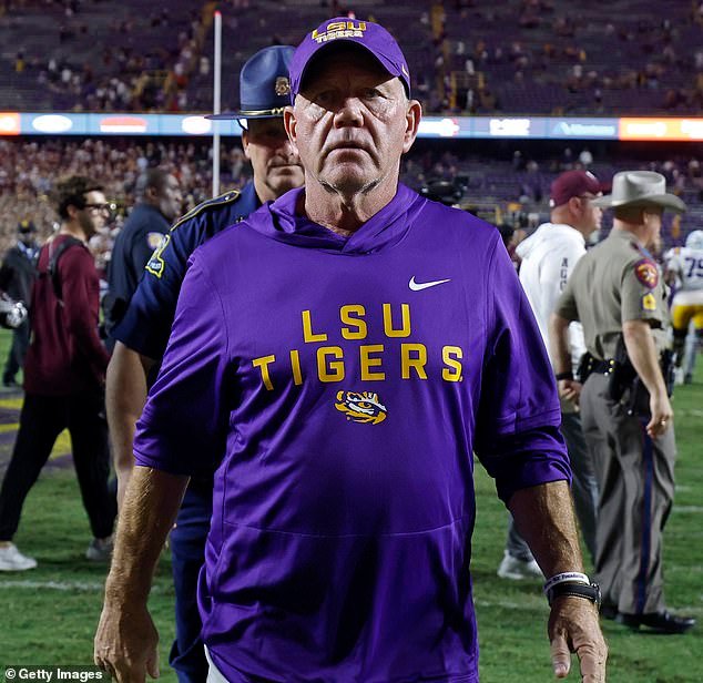 El despedido Brian Kelly va a la guerra con LSU después de rechazar DOS ofertas de acuerdo y exigir un pago total de 54 millones de dólares.