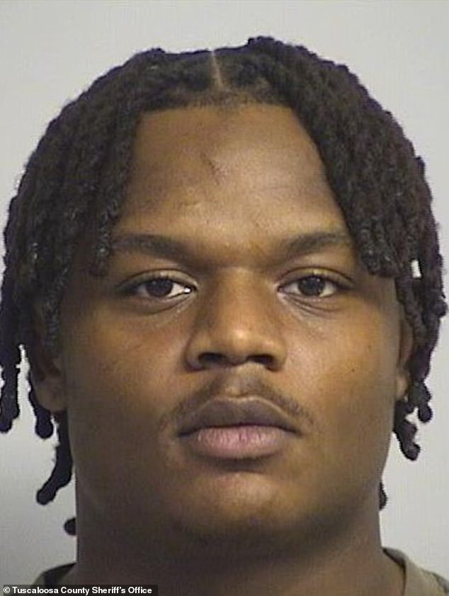 Alabama toma una decisión sobre el futuro de la estrella del fútbol americano Dre Kirkpatrick Jr. después de un arresto por una serie de cargos