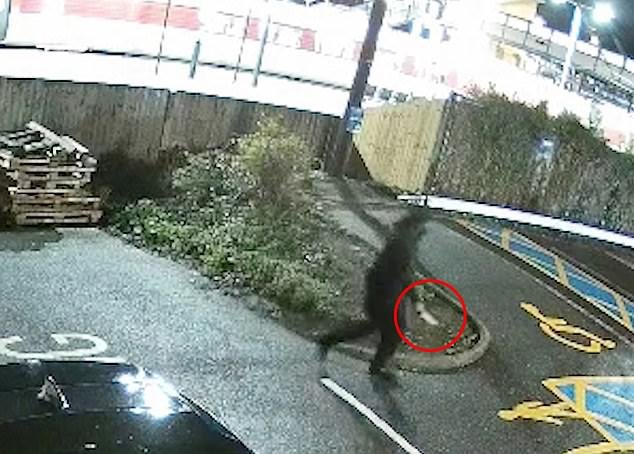 El hombre que apuñaló a los aterrorizados pasajeros en el tiroteo del tren de Huntingdon “tenía un historial de problemas de salud mental y era conocido por las autoridades”