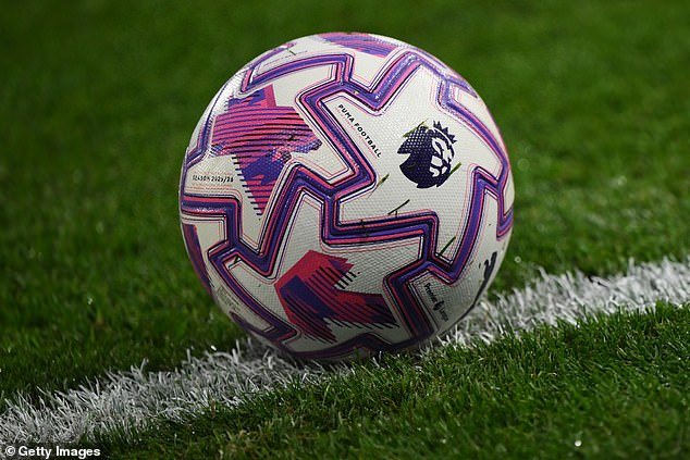 Un futbolista de la Premier League de unos 20 años “amenazado con un arma en una concurrida calle de Londres por un alto agente que trabaja para el internacional de Inglaterra”