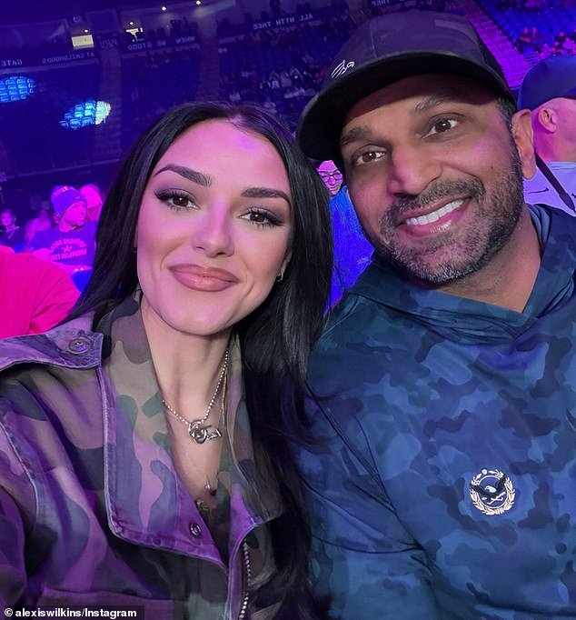 MAGA está apuntando a Kash Patel por llevar el avión del FBI a un combate de lucha libre con su novia estrella del country de 26 años.