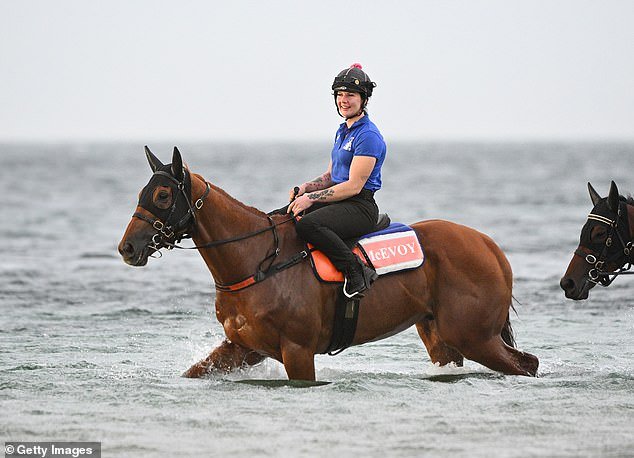 Con la lluvia golpeando a Flemington para la carrera de 2025 y deteniendo a una nación, ¿cómo afectará una pista mojada a su corredor de la Copa de Melbourne?
