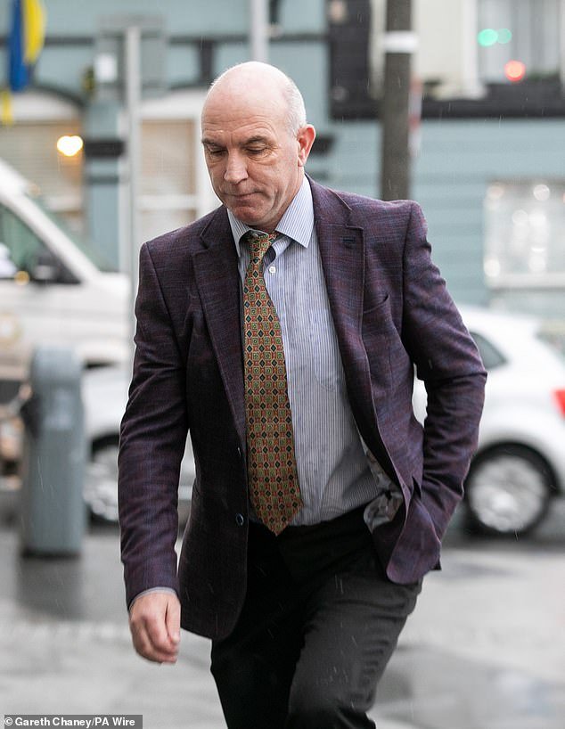 El “Maradona del hurling” irlandés que fingió cáncer “metiendo un cable de iPhone en la nariz” y defraudó a amigos y familiares con 345.000 libras esterlinas ha sido condenado a más de cinco años de prisión