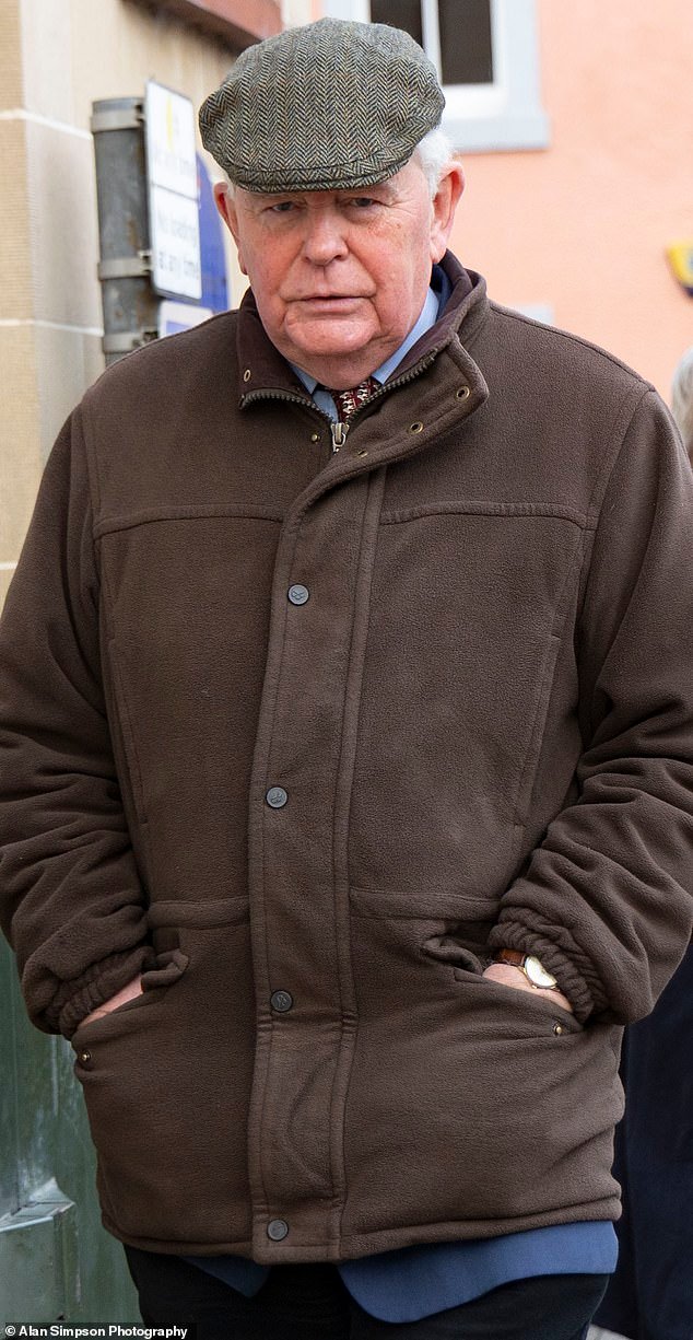 El ex capellán de Queen quedó atrapado en pedofilia después de enviar mensajes indecentes a un niño que creía que era un adolescente.