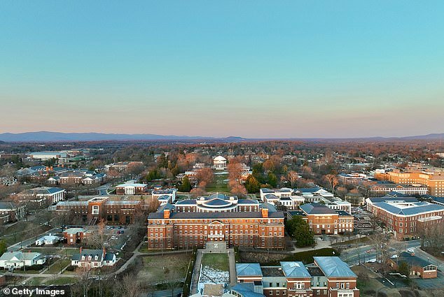 Se insta a los estudiantes de la Universidad de Virginia a huir y esconderse después de informes de un “tirador activo”.