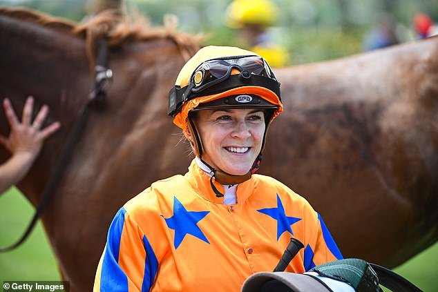 Cómo la jockey de la Copa de Melbourne, Celine Gaudray, se defendió de una fractura en la columna en apenas su cuarta carrera