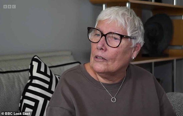 La pareja revela cómo seis personas que huyeron del ataque de Huntingdon se refugiaron en su casa mientras las víctimas aterrorizadas llegaban a la puerta de su casa cubiertas de sangre.