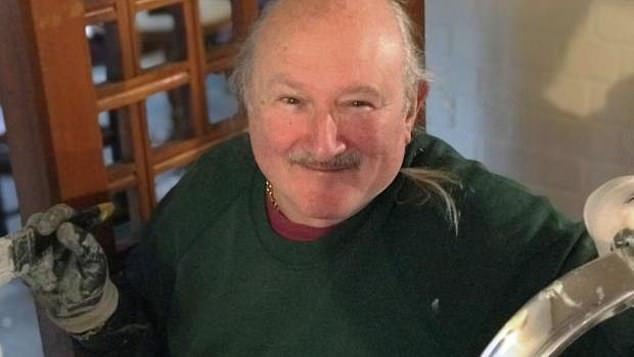 Terror: Un pensionista fue asesinado a puñaladas en su casa pocos meses después de que le dieran el visto bueno para su cáncer.