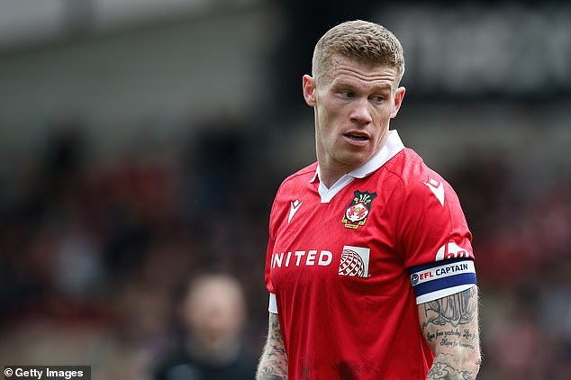 El futbolista de la protesta Poppy, James McClean, ‘golpeó’ a un aficionado rival en un aparcamiento en un ‘acto de autodefensa’