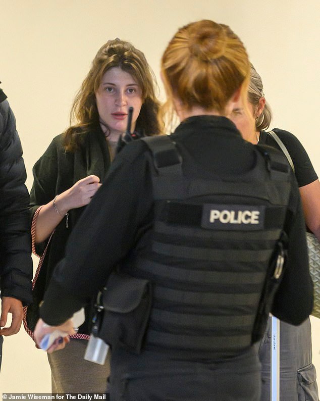 Bella Culley regresa al Reino Unido con su madre después de que la ‘mensajera de drogas’ británica embarazada fuera liberada de la prisión de Georgia