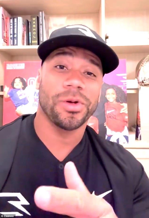 Russell Wilson, campeón del Super Bowl valorado en 10,5 millones de dólares, se une a Cameo para ofrecer a los fans 333 dólares en vídeos personalizados