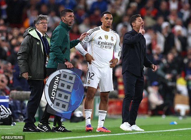 Jamie Carragher acusó a Trent Alexander-Arnold de “engañar” a los aficionados del Liverpool tras guardar silencio sobre su futuro antes de su fichaje por el Real Madrid.