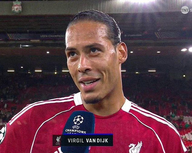 Momento vergonzoso Virgil van Dijk completa la pregunta de Trent Alexander-Arnold de Theo Walcott