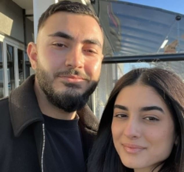 Dos hombres son acusados de “identidad equivocada” por la ejecución callejera del escritor John Versace, asesinado a tiros frente a la casa de Condell Park.