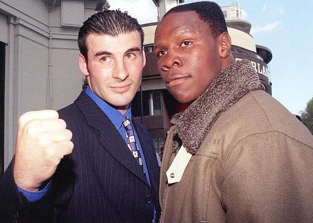 “Mi padre siempre estuvo a mi lado, por lo que ver a los Eubank reunirse fue un momento especial”. ‘Fue hermoso’: JOE CALZAGHE habla sobre su relación única con su padre Enzo y su pelea con Chris Eubank Snr. en 1997