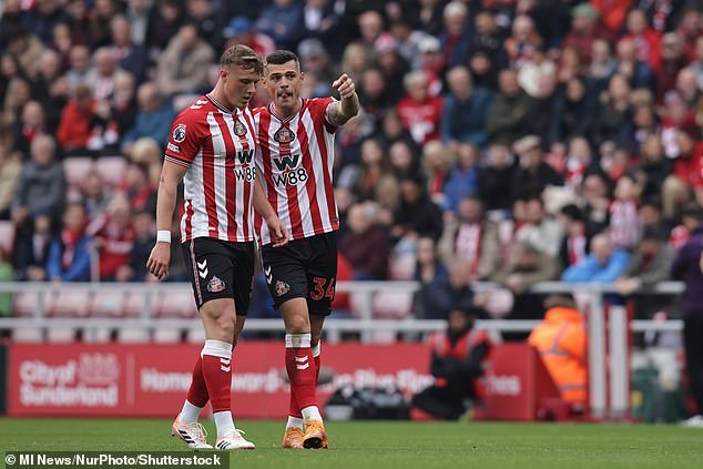 “Siento que tengo que impresionarlo tanto como al entrenador”: cómo Granit Xhaka se convirtió en la fuerza impulsora del Sunderland y la intervención crucial del propietario que lo convenció de unirse