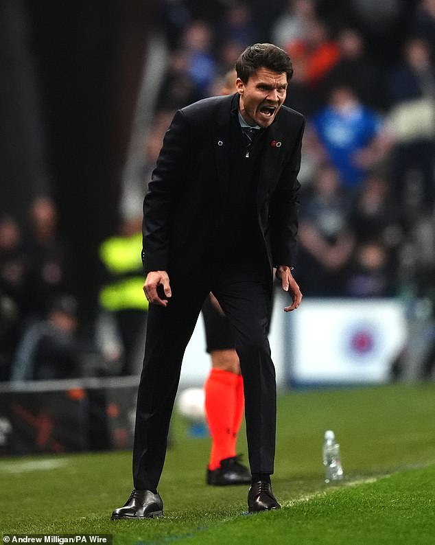 Rangers – Roma 0-2: el equipo de Rohl está en el fondo, mientras que los hábiles italianos agravan su miseria con una fácil victoria en Ibrox