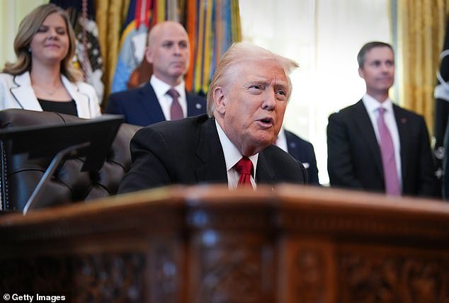 La Corte Suprema emite una orden de último momento a la administración Trump que bloquea los beneficios alimentarios para millones