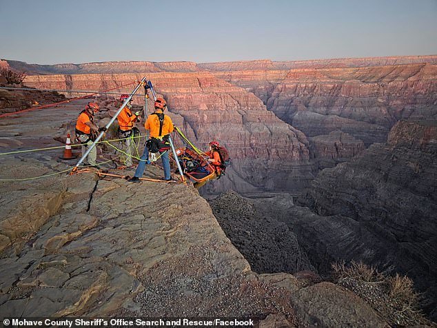 La tragedia se produjo después de que un hombre de 65 años se acercara demasiado al borde del Gran Cañón y resbalara.