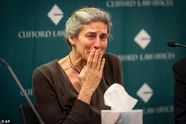 La madre de la víctima dice que los ejecutivos de Boeing deberían ser encarcelados después de que el juez desestima los cargos de accidente fatal y ordena el pago de 445 millones de dólares