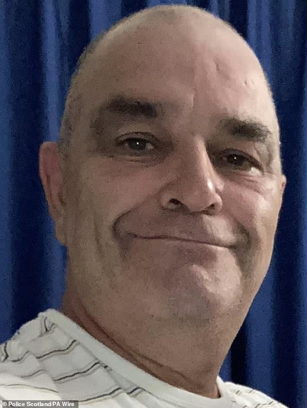 Adolescente violento encarcelado por la muerte de un conductor de autobús podría ser liberado anticipadamente mientras su viuda critica la “traición a la justicia”