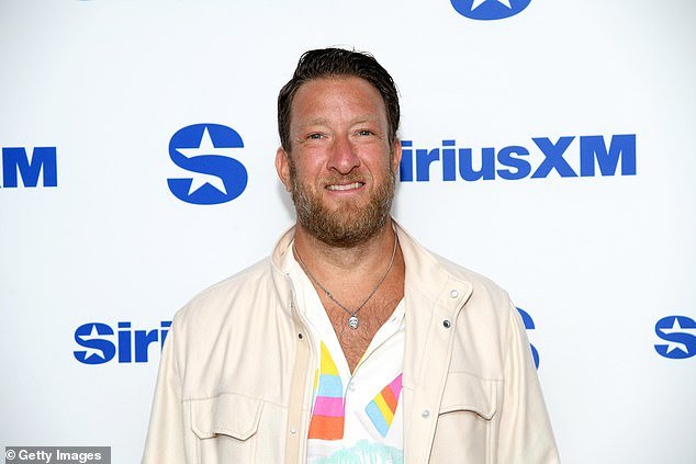 La policía arresta a un hombre que le gritó a Dave Portnoy mientras filmaba una reseña de pizza en Mississippi