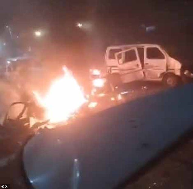 Al menos ocho muertos en la explosión de un coche cerca de la atracción turística del Fuerte Rojo en Nueva Delhi